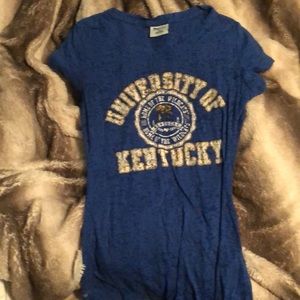 UNIVERSITY OF KENTUCKY T-SHIRT.